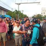 Bloqueo en la Av. Participación: vecinos de cinco asentamientos exigen pase para construir su calle principal