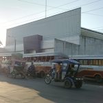 Caos vehicular en la vía Nauta: Desalojan a transportistas del nuevo terminal por presunta falta de pago y invaden las calles